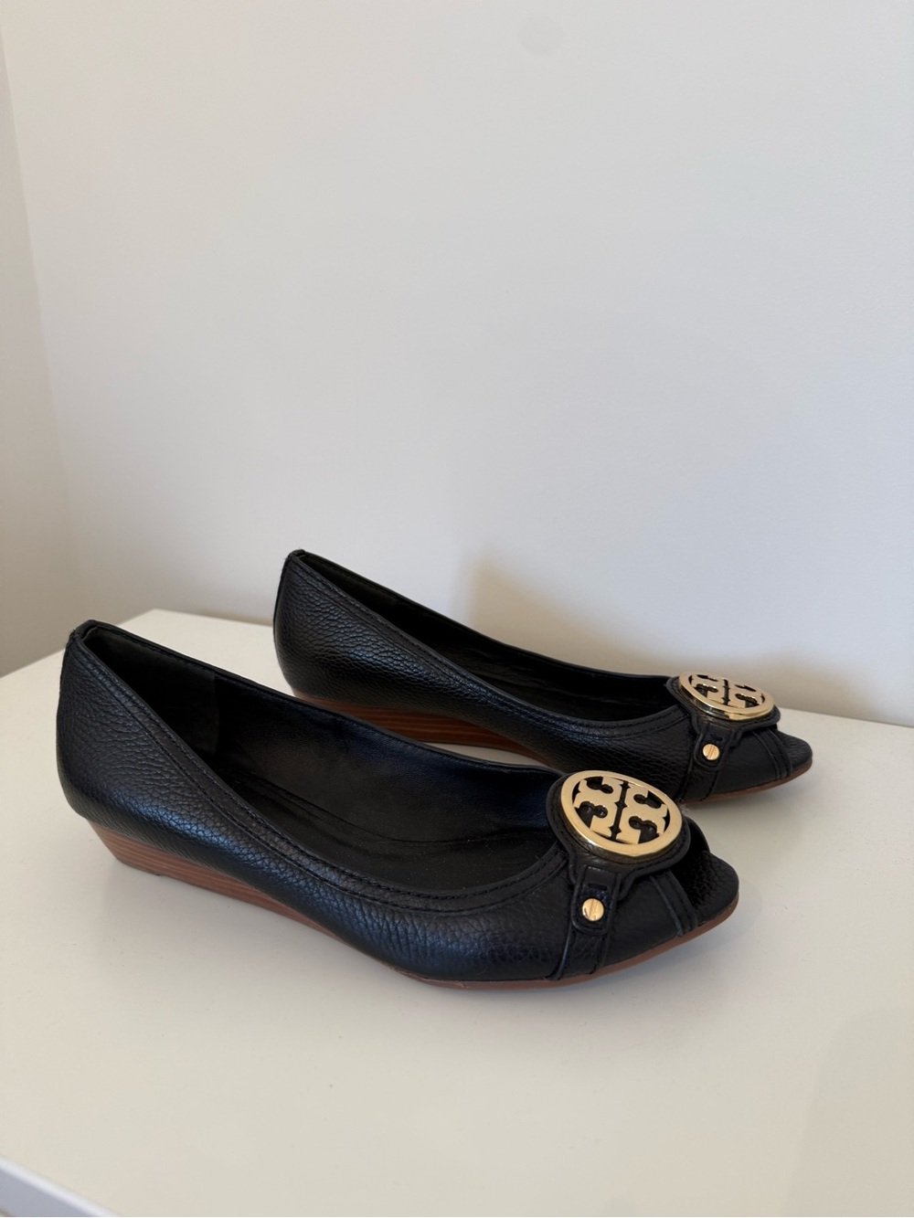 TORY BURCH LEATHER PEEPTOE WEDGES
